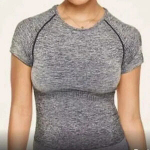 VICTORIA’S Secrets PINK Active Seamless Crop Top